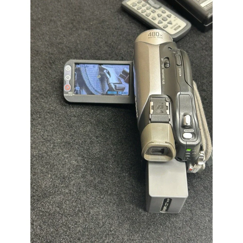 Sony Handycam DCR-DVD 203 DVD Camcorder 12x Optical Zoom with Accesories B-17